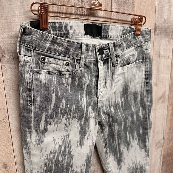 VINCE Dylan Coated beat down brushstroke print gray and white skinny jeans. - Picture 8 of 13